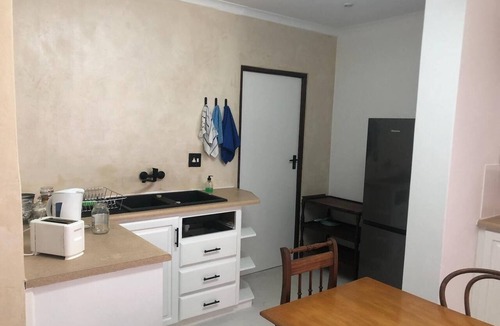 Die Boord Apartment | Elegant two-bedroom apartment on the banks of the Eerste River in Stellenbosch