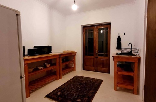 Die Boord Apartment | Elegant two-bedroom hideaway in picturesque Stellenbosch.