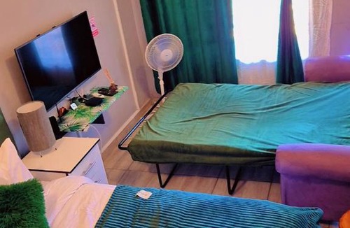 Rustenburg House | Emerald Green Family Haven!