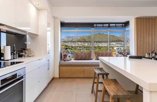 Mouille Point Apartment | Emerald Horizon Mouille Point - Views & Location