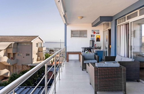 Mouille Point Apartment | Emerald Horizon Mouille Point - Views & Location