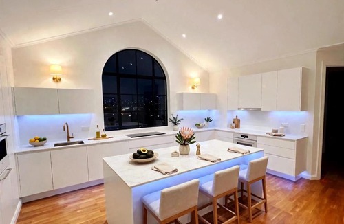 Philadelphia House | Emperor Lodge