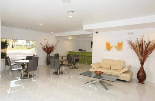 Florida Center Hotel | Enjoy Relaxation Near Disney | Family Room w/2 Queens | Free Breakfast