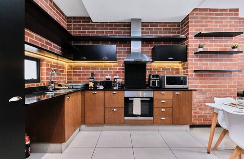 Greater Johannesburg Metropolitan Area Apartment | Executive 2BR - Heart of Rosebank- Walk to Mall, The Zone Starbucks & Gautrain
