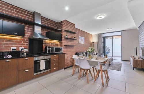 Greater Johannesburg Metropolitan Area Apartment | Executive 2BR - Heart of Rosebank- Walk to Mall, The Zone Starbucks & Gautrain