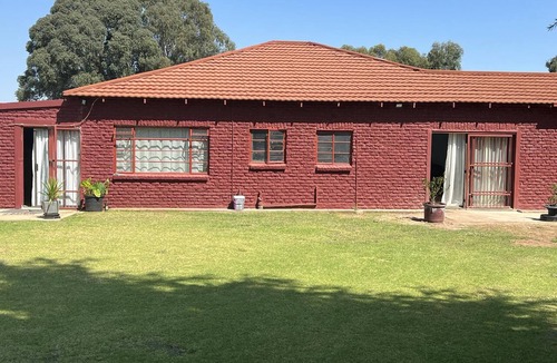 Springs Apartment | Fabulous AirBnB for Leisure and Business Comfort