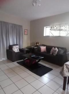 Hurlyvale Apartment | Family Room Libem Lodge
