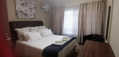 Hurlyvale Apartment | Family Room Libem Lodge