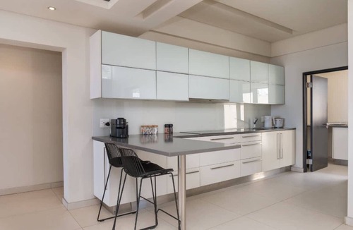Camps Bay Villa | Family Villa, Pool, Ocean Views - Camps Bay Grace