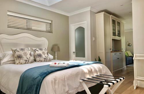 Constantia House | Fig Tree Cottage - Leafy Constantia Cottages