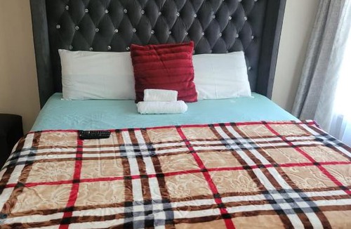 Greater Johannesburg Metropolitan Area House | Florida Lake Guest House