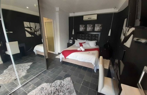Greater Johannesburg Metropolitan Area House | Flying Falcon Guesthouse