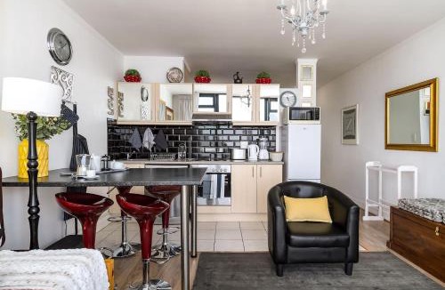 Cape Town City Centre Apartment | Four Seasons 1110
