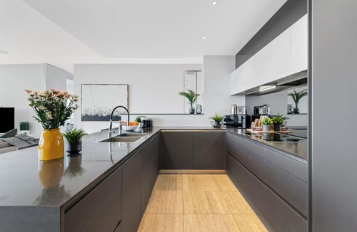Sandown Apartment | Fredman Penthouse