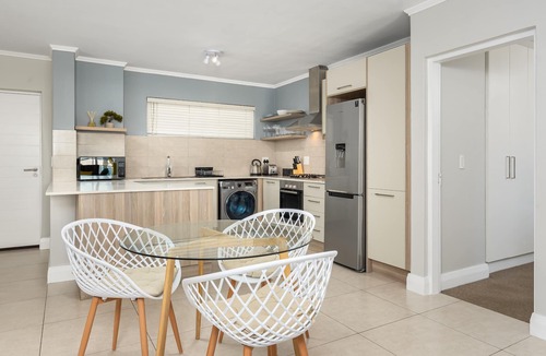 Century City Apartment | Fresh One-Bedroom Apartment | Pool | WiFi