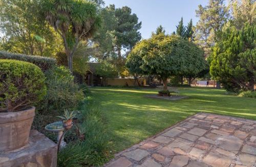 Three Sisters House | GaMamadi Guest Farm