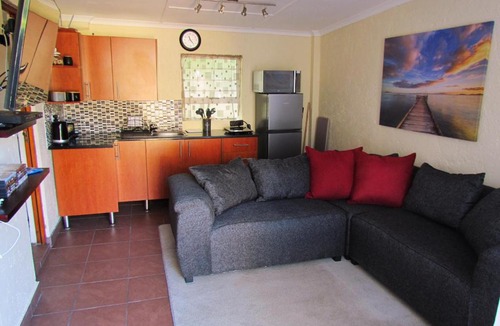 Fairland Apartment | Garden Cottage near Cresta Mall & N1 Fast WiFi Free Parking Fairland