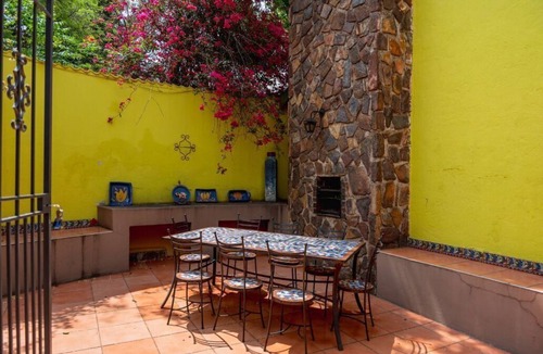 Benoni Cottage | GILLFORD GALLERY Executive Luxury Apartment 2 Bedrooms 2 Bathrooms Patio