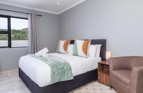 Fish Hoek Apartment | Glen Marine Top-Floor with Ocean Mountain Views