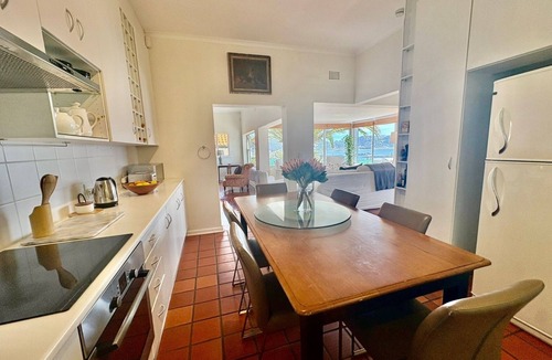 Simon's Town House | Glorious weather in Cape Town rn! Hot tub, Sea Views, secure parking, nr beach