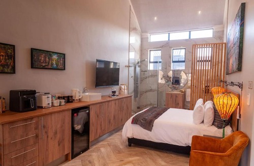 Helderberg Rural Apartment | Golden Sunset Mountain View Room