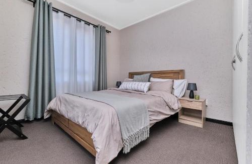 Greater Johannesburg Metropolitan Area Apartment | Golf Estate Apartment with Garden Views and Work-Friendly