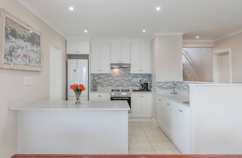 Knysna House | Gorgeous 3-bedroom house in Knysna with pool open plan perfect for your getaway