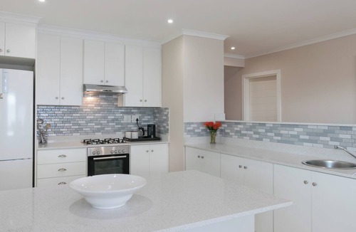 Knysna House | Gorgeous 3-bedroom house in Knysna with pool open plan perfect for your getaway