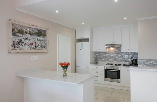 Knysna House | Gorgeous 3-bedroom house in Knysna with pool open plan perfect for your getaway