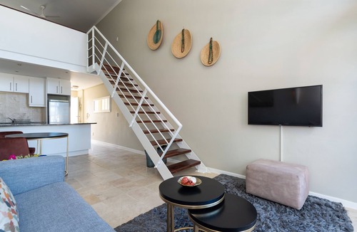 Cape Town City Centre Apartment | Gorgeous loft in trendy De Waterkant, Table Mountain views, no load shedding!