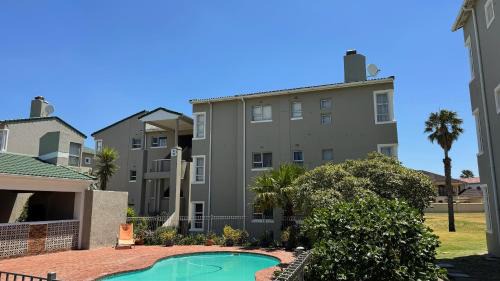 Elgin Apartment | Greenways par3 Golf Estate, walk to the beach