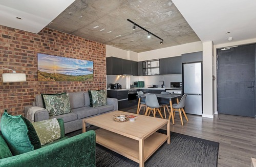Cape Town City Centre Apartment | Harbourline Haven | Signature #304 | De Waterkant