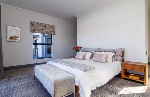 Vermont Apartment | Havn House | Modern luxury & pool | Mountain views