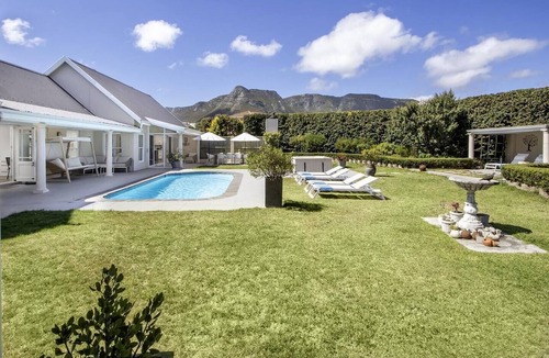 Vermont Apartment | Heaven's Gate - Pool | Jacuzzi | Lush garden