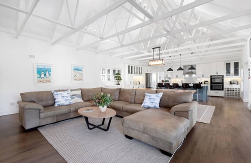 Vermont Apartment | Heaven's Gate | Vermont Family Villa | Pool & Sea View