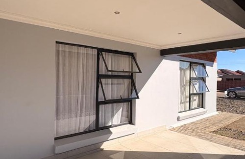 Thaba Nchu Apartment | Hephaestus House