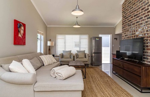 Voelklip Apartment | Hibiscus on Fourth | Tasteful family haven