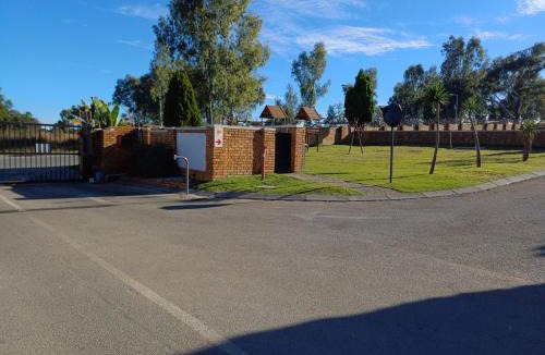 Greater Johannesburg Metropolitan Area House | Honeybush Complex