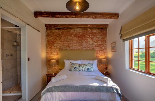 Kleinmond Cabin | Honeyrock Cottages