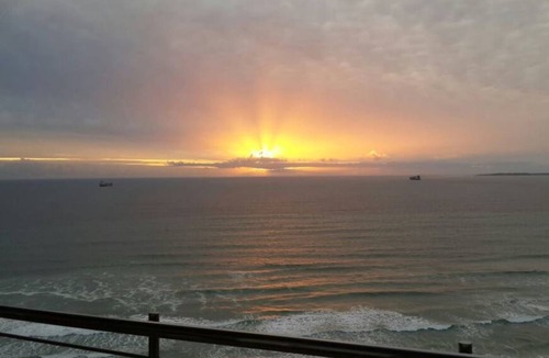 Bloubergstrand Apartment | Horizon Bay 1302 Loadshedding Free apt by hmh