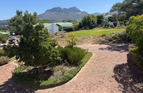 Audas Estate House | House with a view of Tafelberg/Helderberg and False Bay — Online tour available
