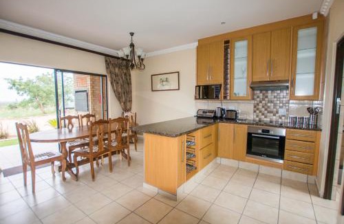 Acornhoek Hotel | Hoyohoyo Acorns Lodge