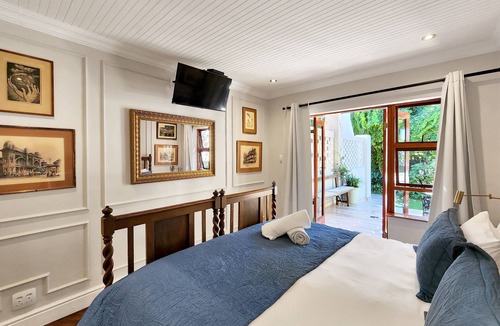 Constantia House | Hydrangea - Pinoak Self-catering Cottages