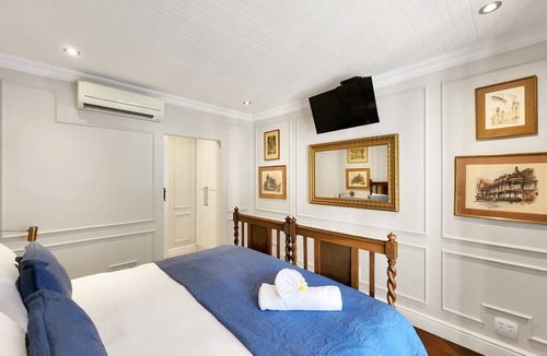 Constantia House | Hydrangea - Pinoak Self-catering Cottages