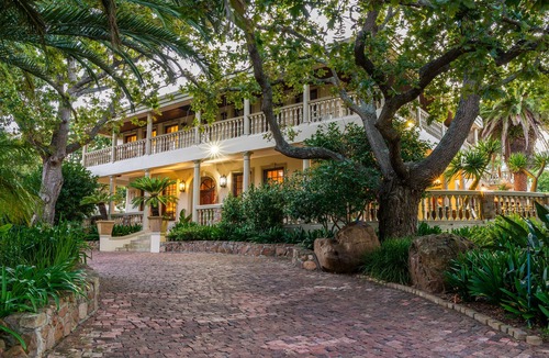 Tokai Villa | Ibis Luxury Villa - In the Heart of Constantia Winelands
