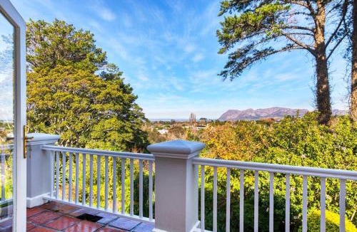 Constantia Villa | Idyllic Constantia Home