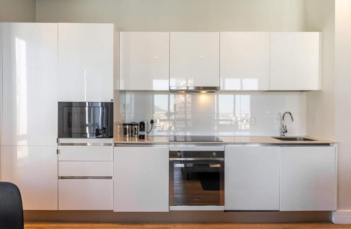 Cape Town City Centre Apartment | In the heart of Cape Town, Pool - Skyline Apt 2112