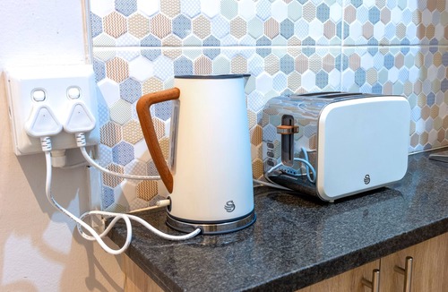 Parkwood Apartment | Inverter Backup; Parkwood 10min Walk to Rosebank