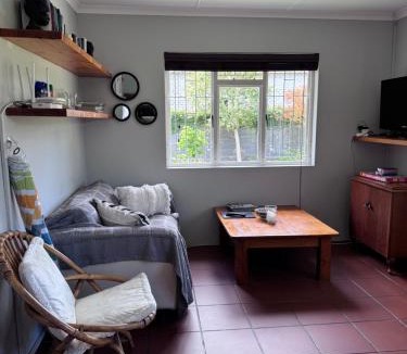 Eastcliff Apartment | Jasmine Cottage - Fast Wi-Fi, slow living