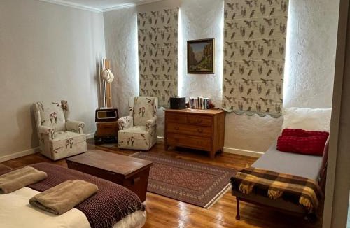 Camdeboo Apartment | Karoo Secret Sclaters Lark and Karoo Lark units